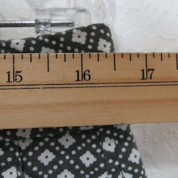 GAP* Women's 1.5" Belt Loop Hidden Hook/Zip Closure City 3" Shorts~ Size 6 - Picture 5 of 11